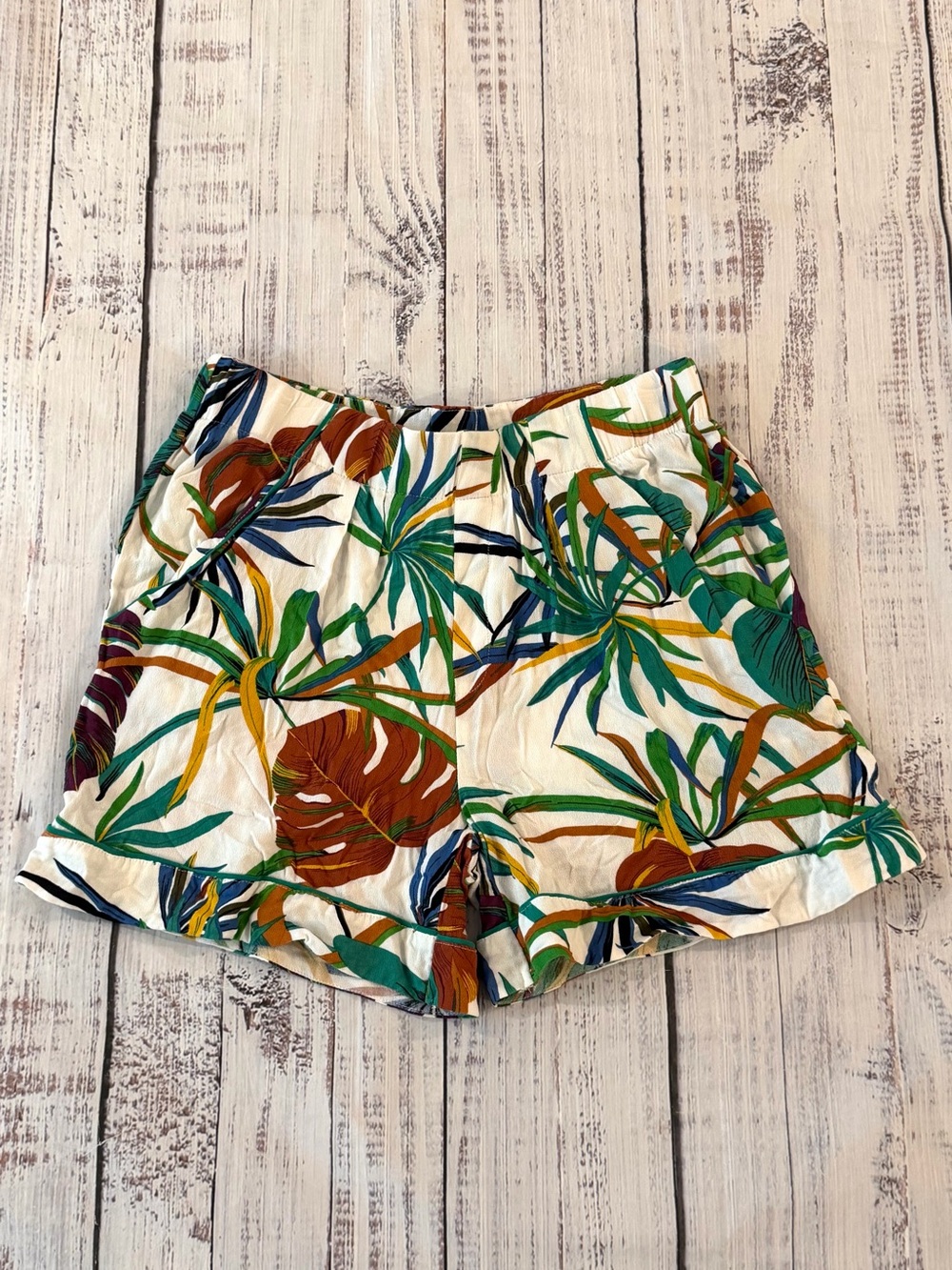 For The Republic 100% Viscose Shorts Tropical Floral Beach Size M Elastic Waist